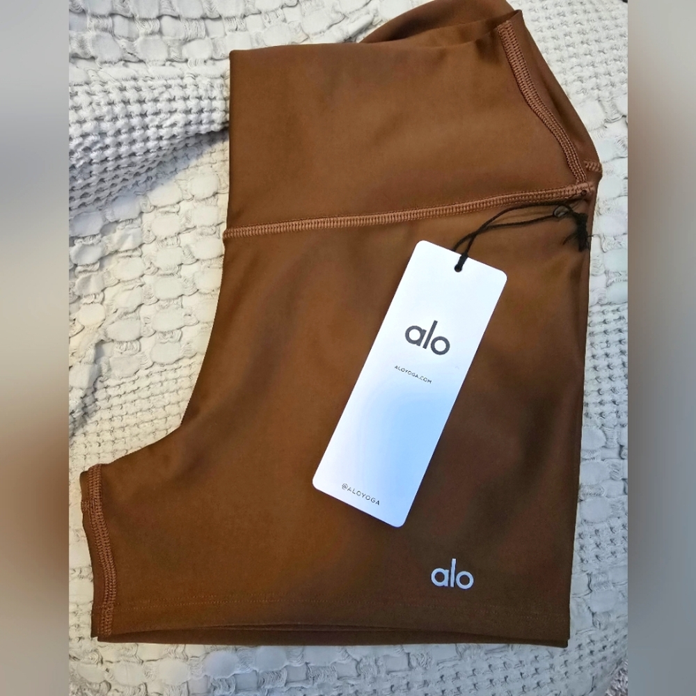 ✨️BNWT✨️ ALO Yoga 3" Airlift Shorts in Cinnamon Brown